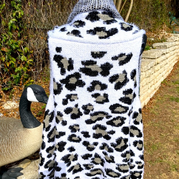 Animal Print Vest - Picture 2 of 4